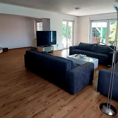 V Lutile Apartman *